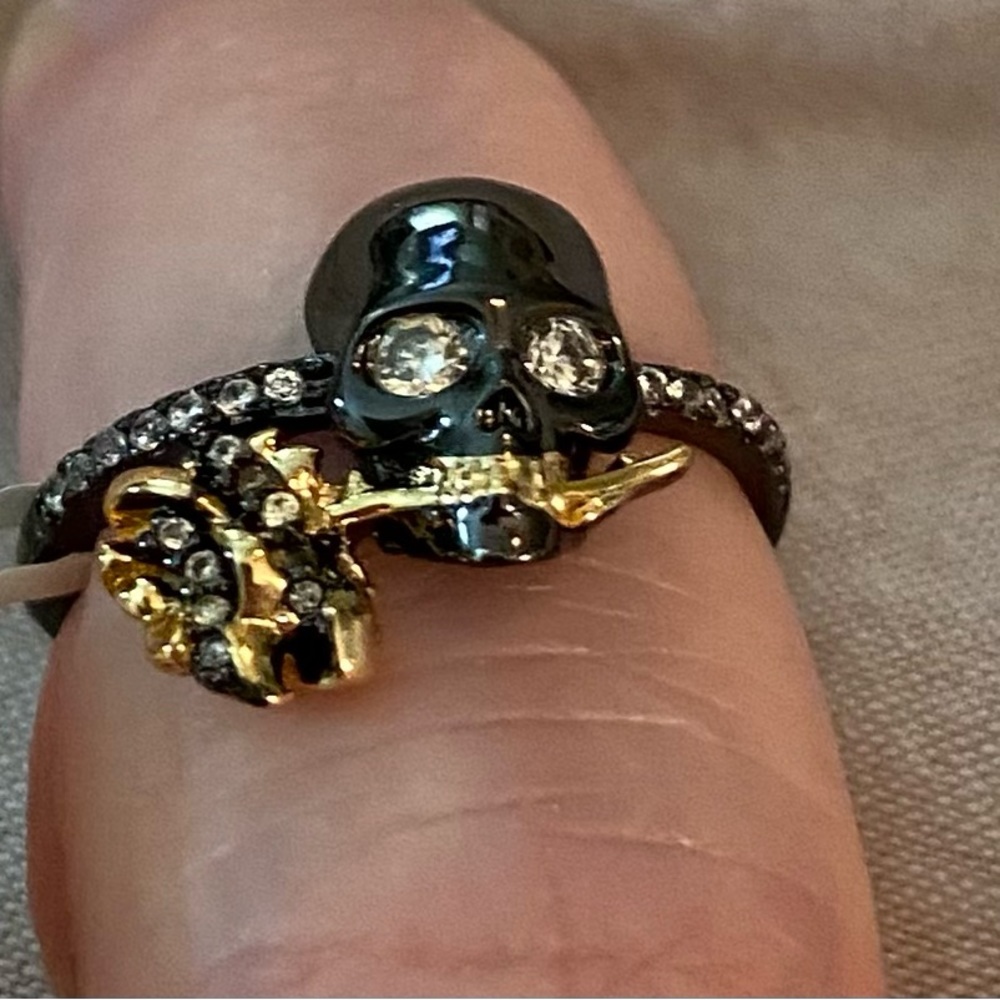 Charmed Aroma Skull Ring